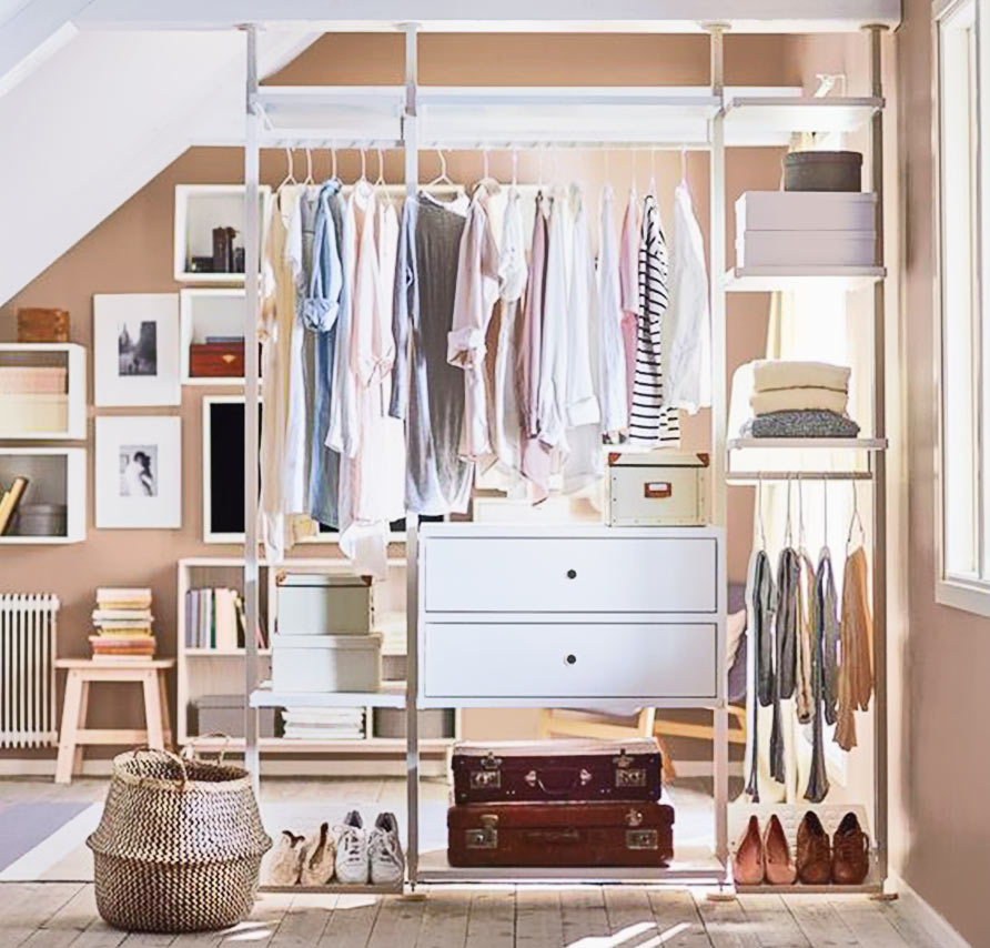 Storing your clothes to organize your dressing room